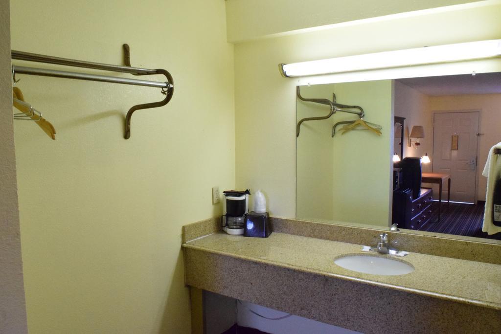 Executive Inn Odessa Room photo