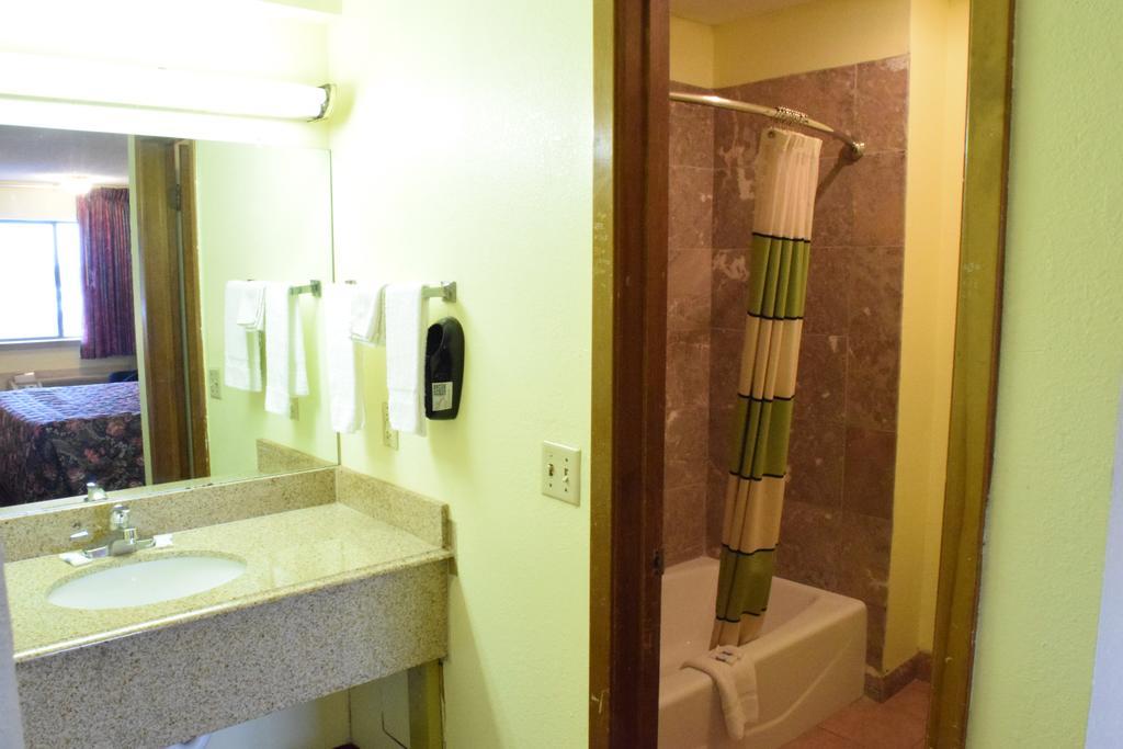 Executive Inn Odessa Room photo