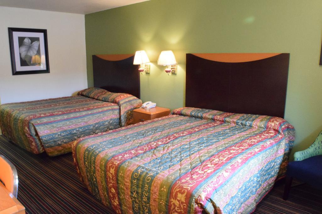 Executive Inn Odessa Room photo
