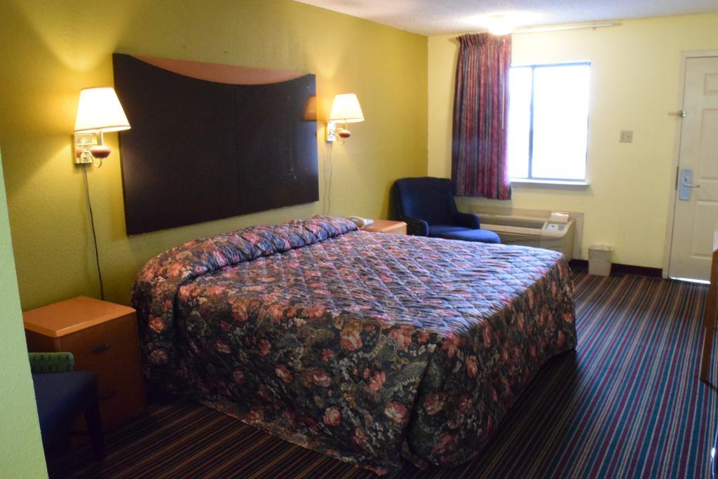 Executive Inn Odessa Room photo