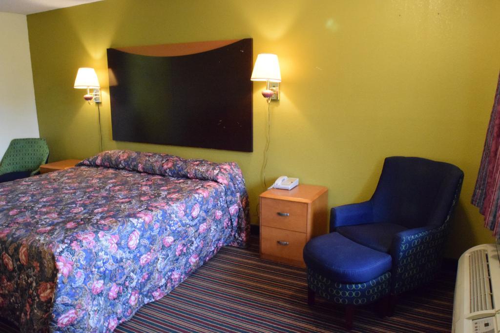 Executive Inn Odessa Room photo